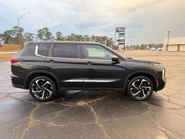2022 Mitsubishi Outlander - Image 14 of 21