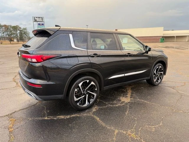 2022 Mitsubishi Outlander - Image 13 of 21