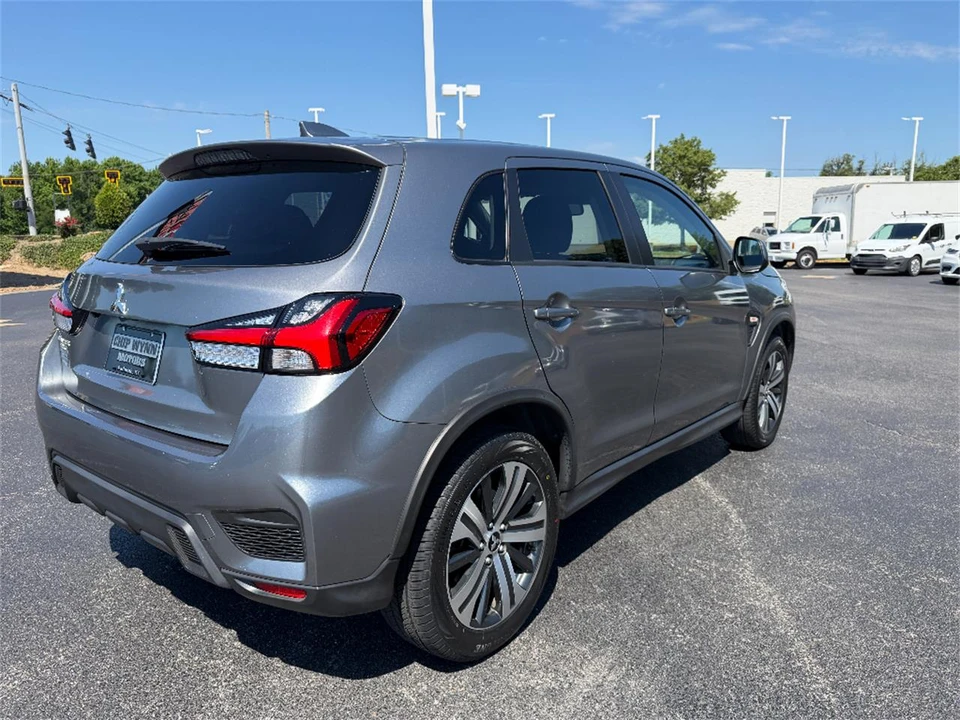 2022 Mitsubishi Outlander - Image 7 of 31