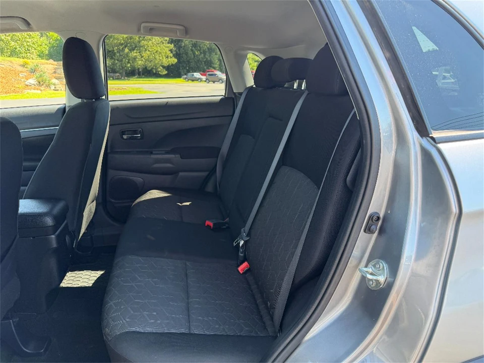 2022 Mitsubishi Outlander - Image 15 of 31