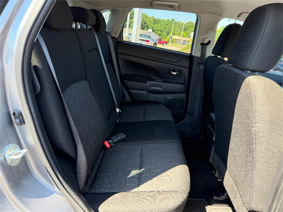 2022 Mitsubishi Outlander - Image 13 of 31