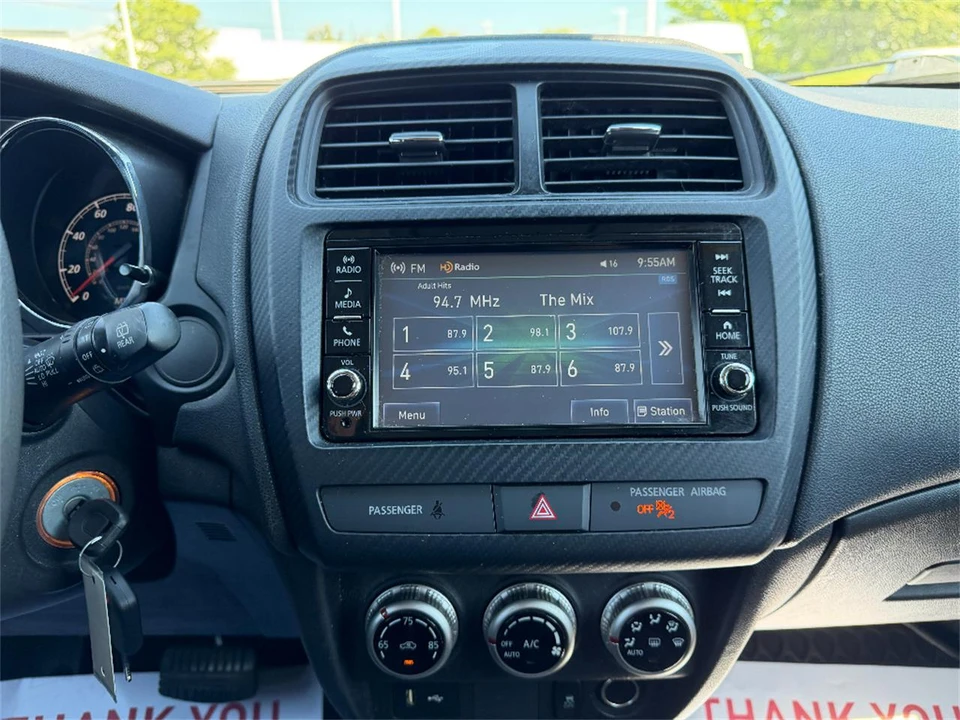 2022 Mitsubishi Outlander - Image 19 of 31