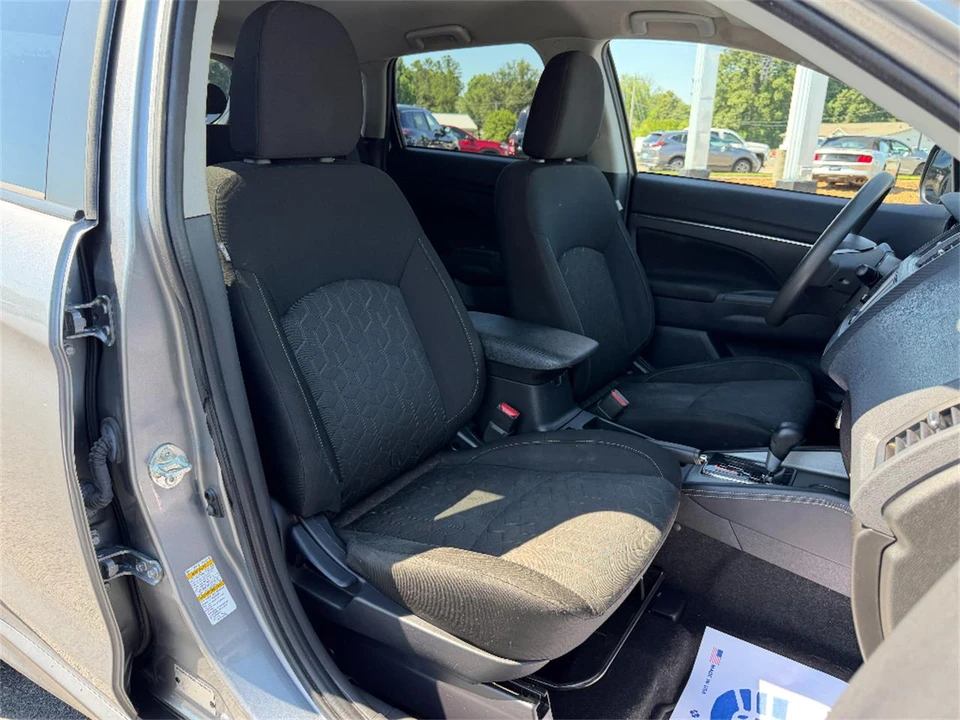 2022 Mitsubishi Outlander - Image 14 of 31