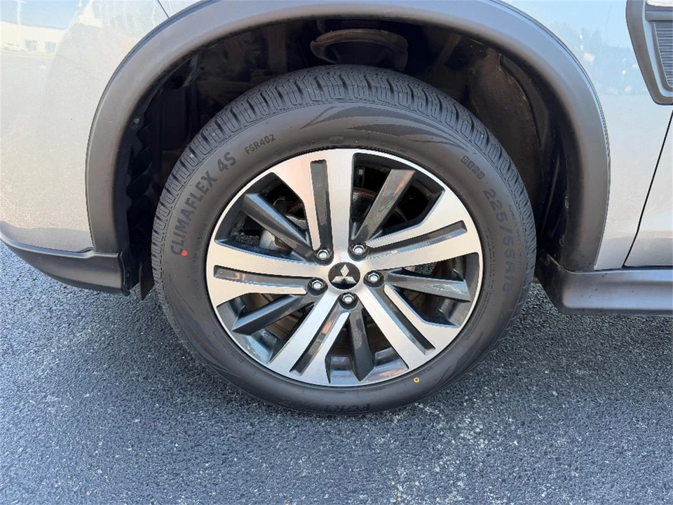 2022 Mitsubishi Outlander - Image 9 of 31