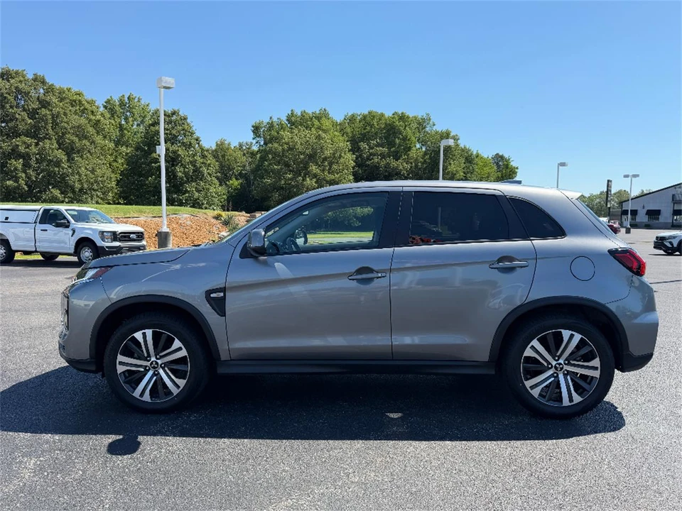 2022 Mitsubishi Outlander - Image 4 of 31