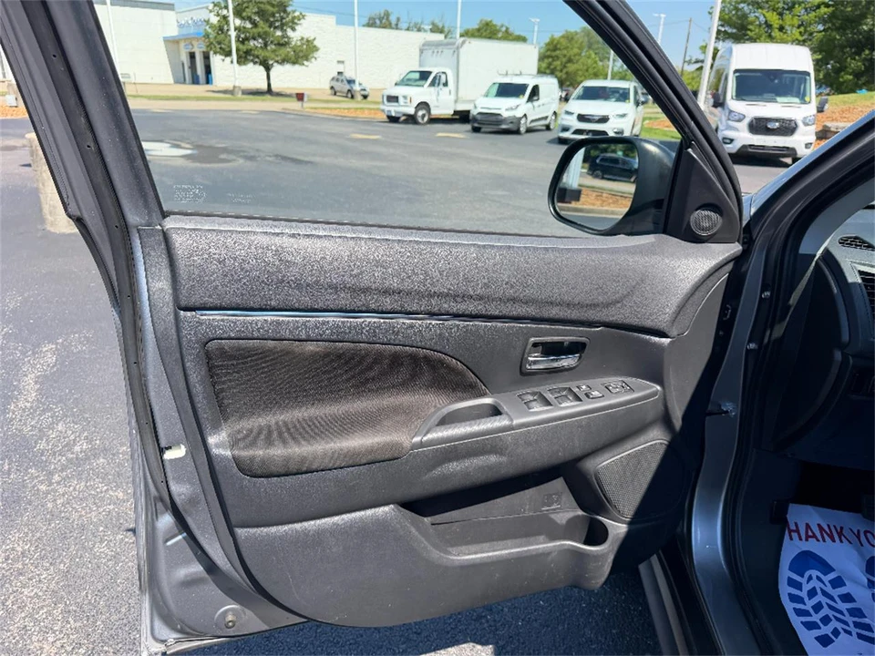 2022 Mitsubishi Outlander - Image 24 of 31