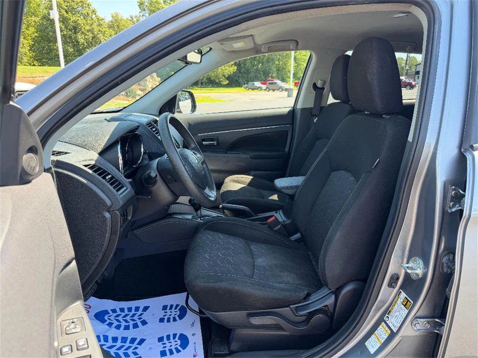 2022 Mitsubishi Outlander - Image 26 of 31
