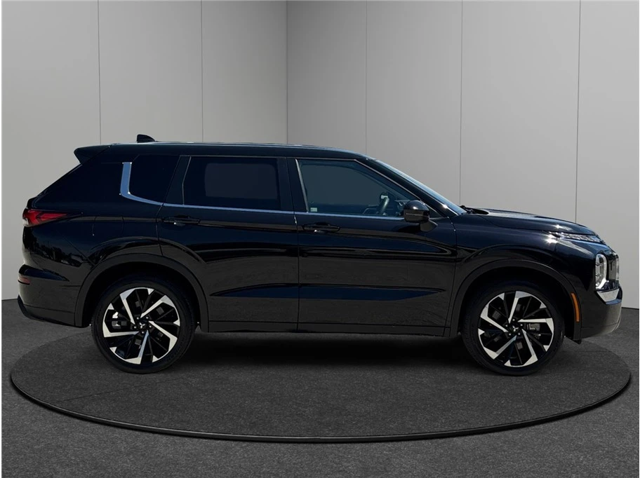 2022 Mitsubishi Outlander - Image 10 of 21