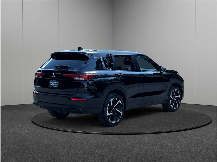 2022 Mitsubishi Outlander - Image 9 of 21