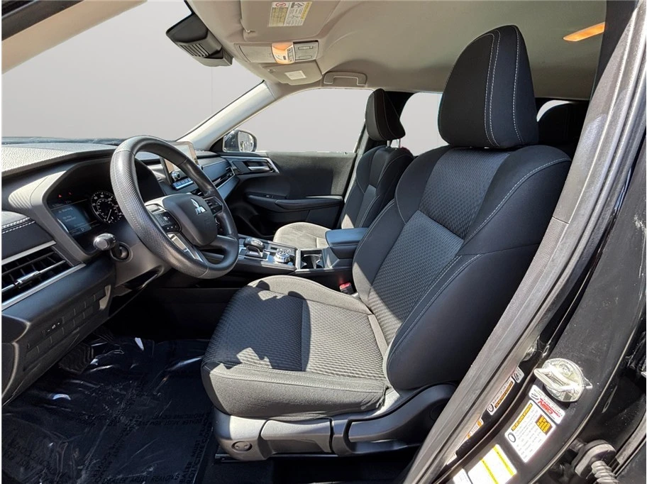 2022 Mitsubishi Outlander - Image 2 of 21