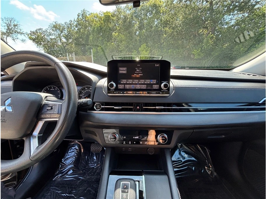 2022 Mitsubishi Outlander - Image 11 of 21