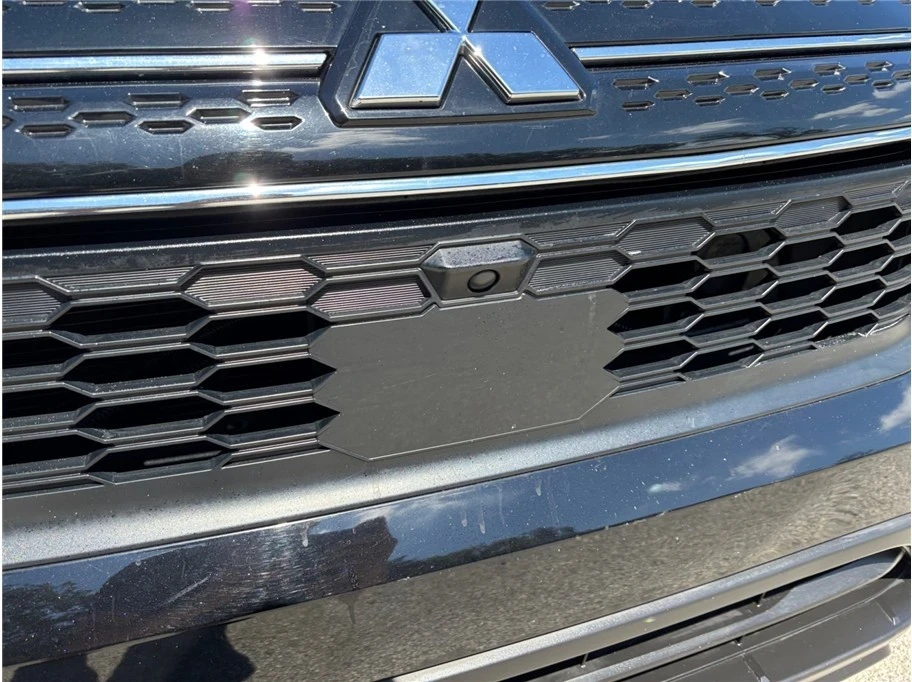 2022 Mitsubishi Outlander - Image 13 of 21
