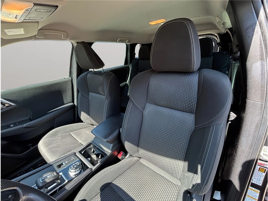 2022 Mitsubishi Outlander - Image 16 of 21