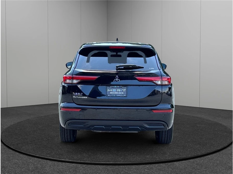2022 Mitsubishi Outlander - Image 8 of 21