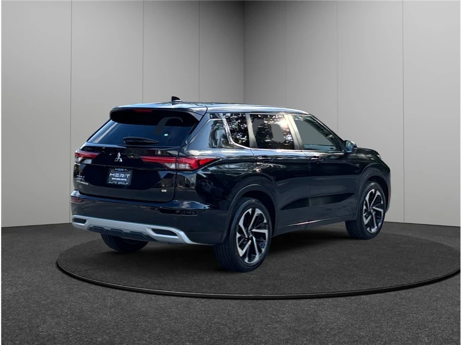 2022 Mitsubishi Outlander - Image 9 of 21