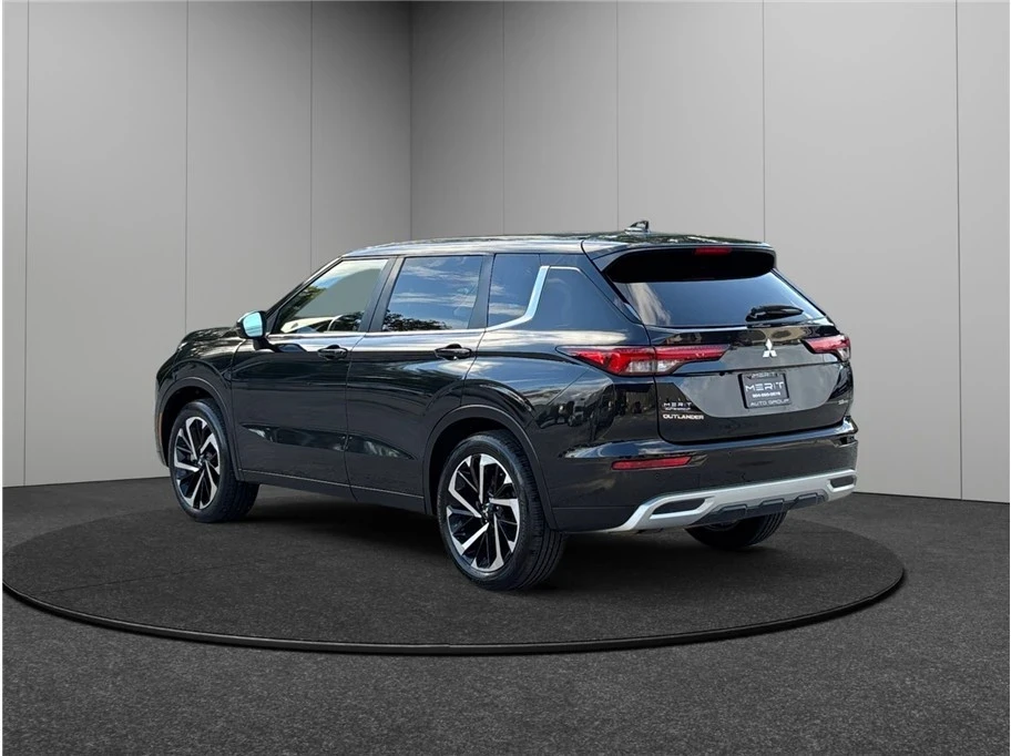 2022 Mitsubishi Outlander - Image 7 of 21