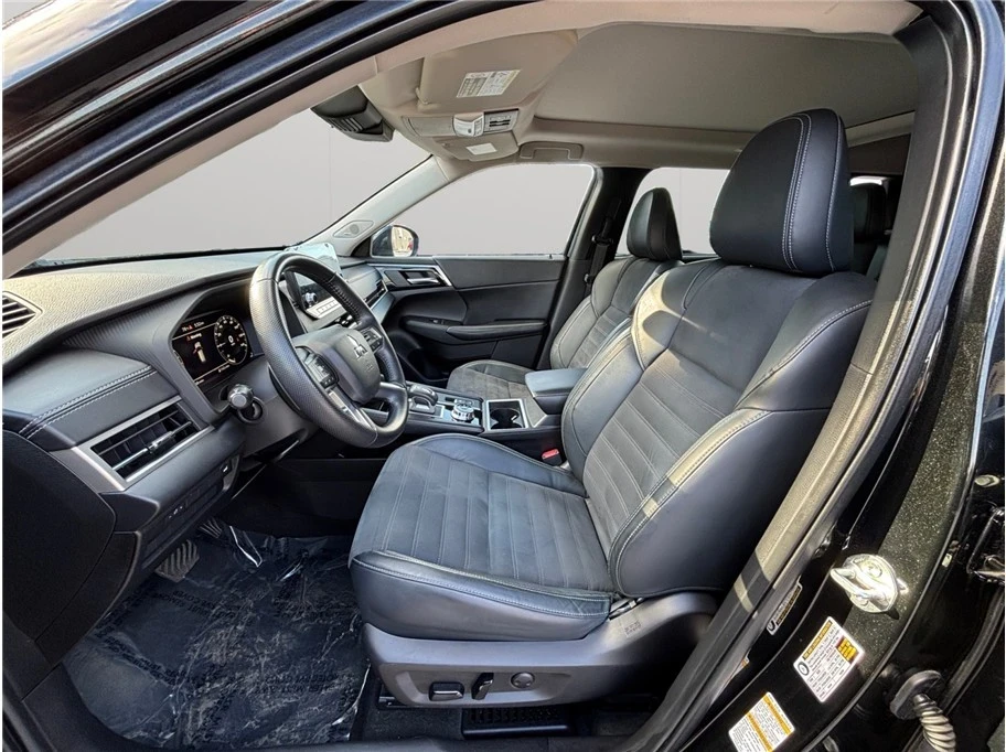 2022 Mitsubishi Outlander - Image 2 of 21