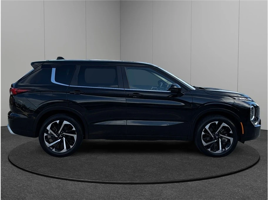 2022 Mitsubishi Outlander - Image 10 of 21