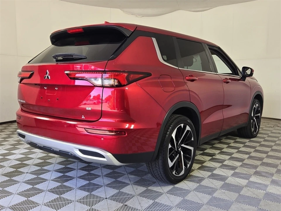 2022 Mitsubishi Outlander - Image 12 of 12