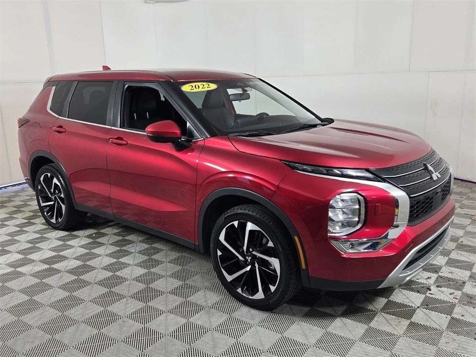 2022 Mitsubishi Outlander - Image 2 of 12