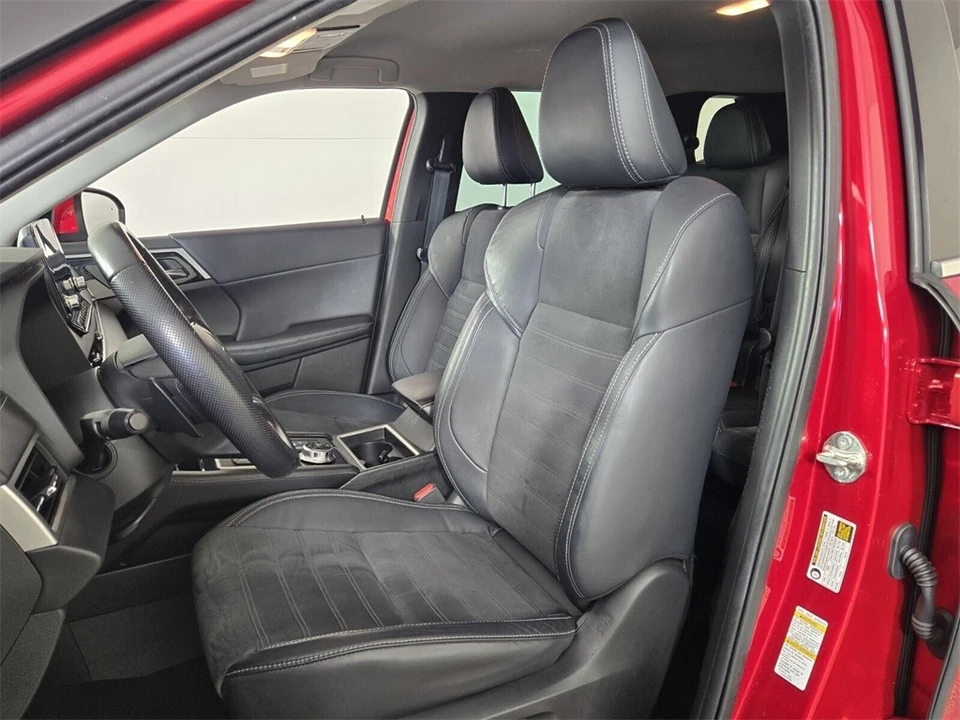 2022 Mitsubishi Outlander - Image 6 of 12