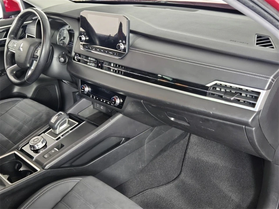 2022 Mitsubishi Outlander - Image 14 of 21