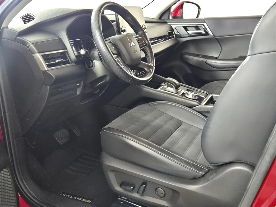 2022 Mitsubishi Outlander - Image 7 of 12