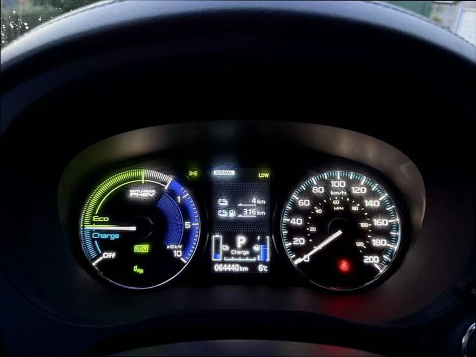 2022 Mitsubishi Outlander - Image 18 of 19