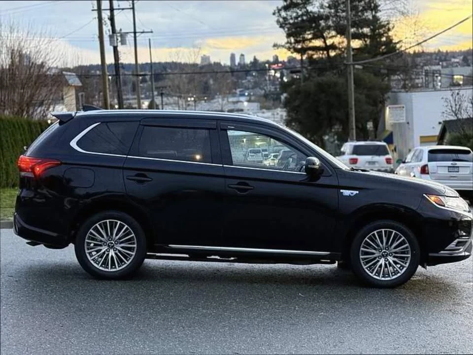 2022 Mitsubishi Outlander - Image 8 of 19