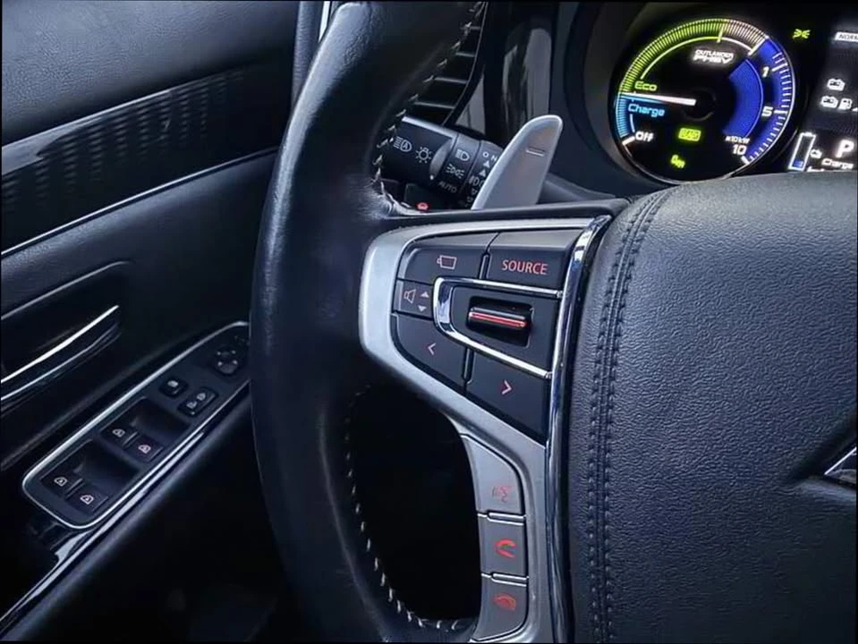 2022 Mitsubishi Outlander - Image 16 of 19