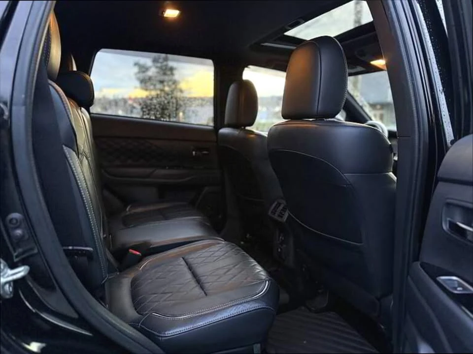 2022 Mitsubishi Outlander - Image 9 of 19