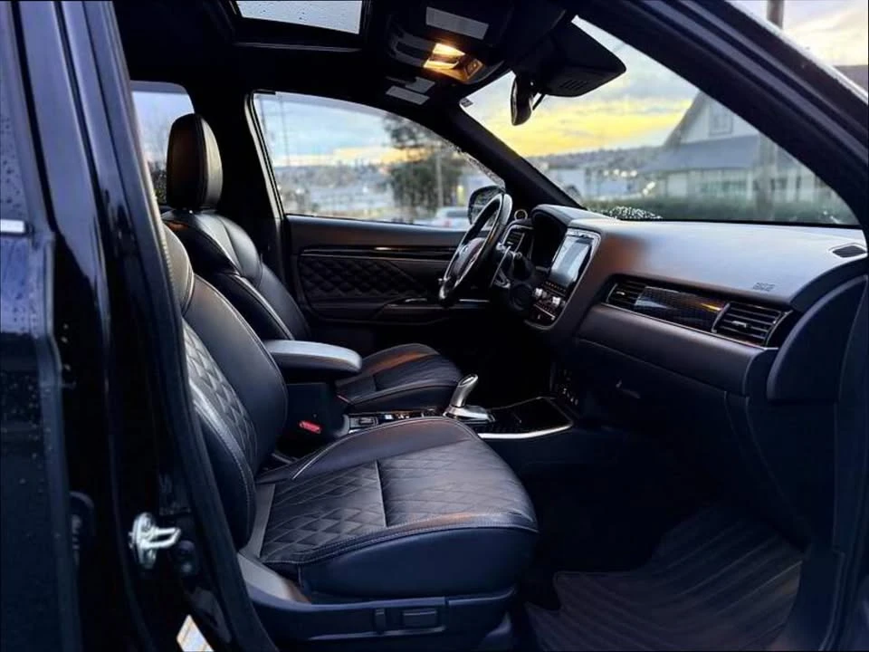 2022 Mitsubishi Outlander - Image 10 of 19