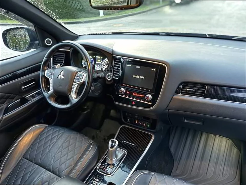 2022 Mitsubishi Outlander - Image 11 of 19
