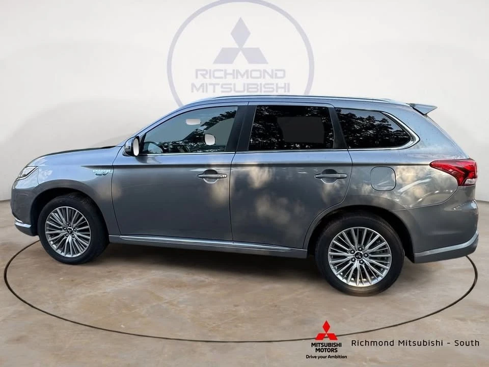 2022 Mitsubishi Outlander - Image 6 of 11