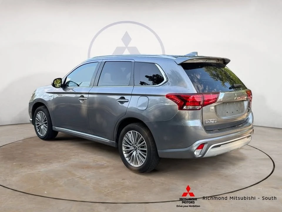 2022 Mitsubishi Outlander - Image 5 of 11