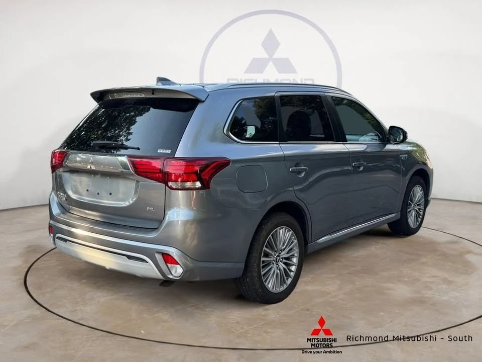 2022 Mitsubishi Outlander - Image 3 of 11