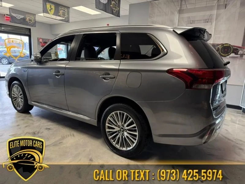 2022 Mitsubishi Outlander - Image 8 of 12