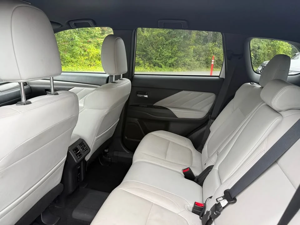 2022 Mitsubishi Outlander - Image 16 of 19