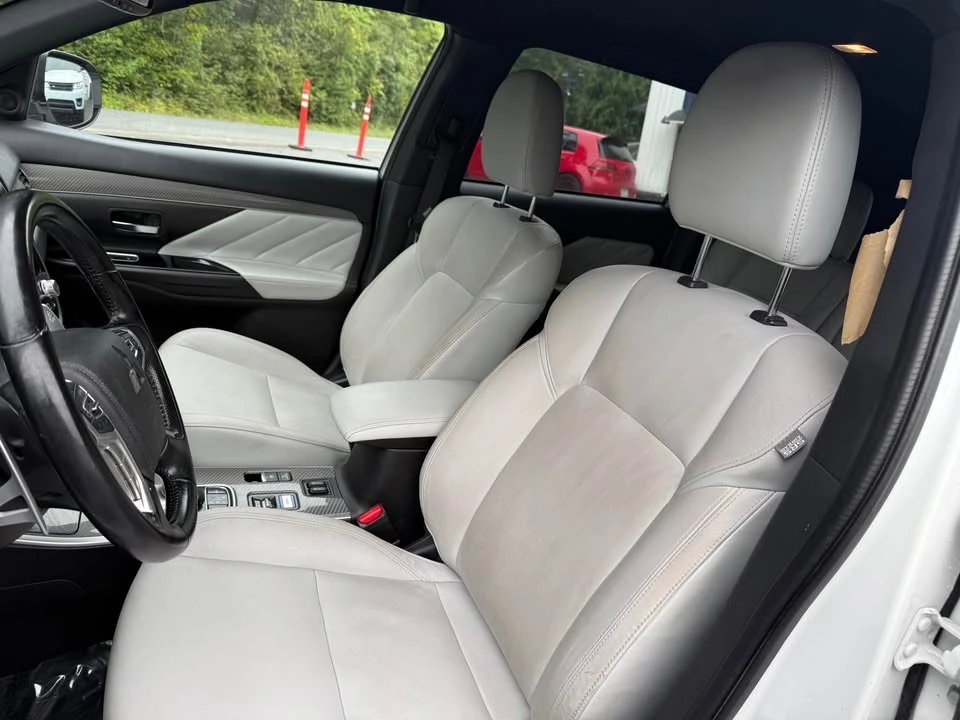 2022 Mitsubishi Outlander - Image 17 of 19