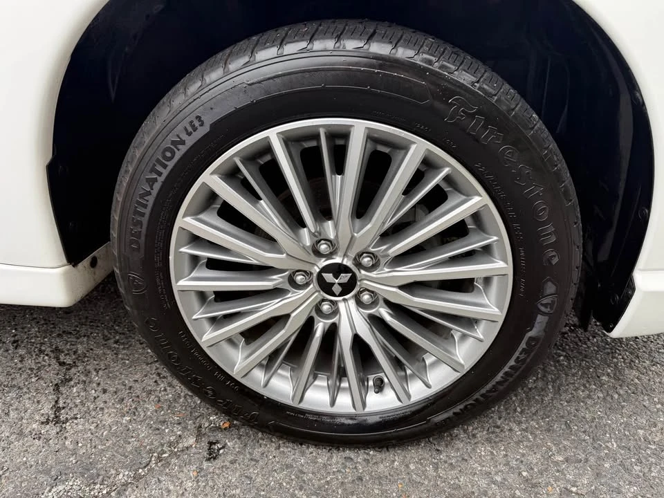 2022 Mitsubishi Outlander - Image 10 of 19