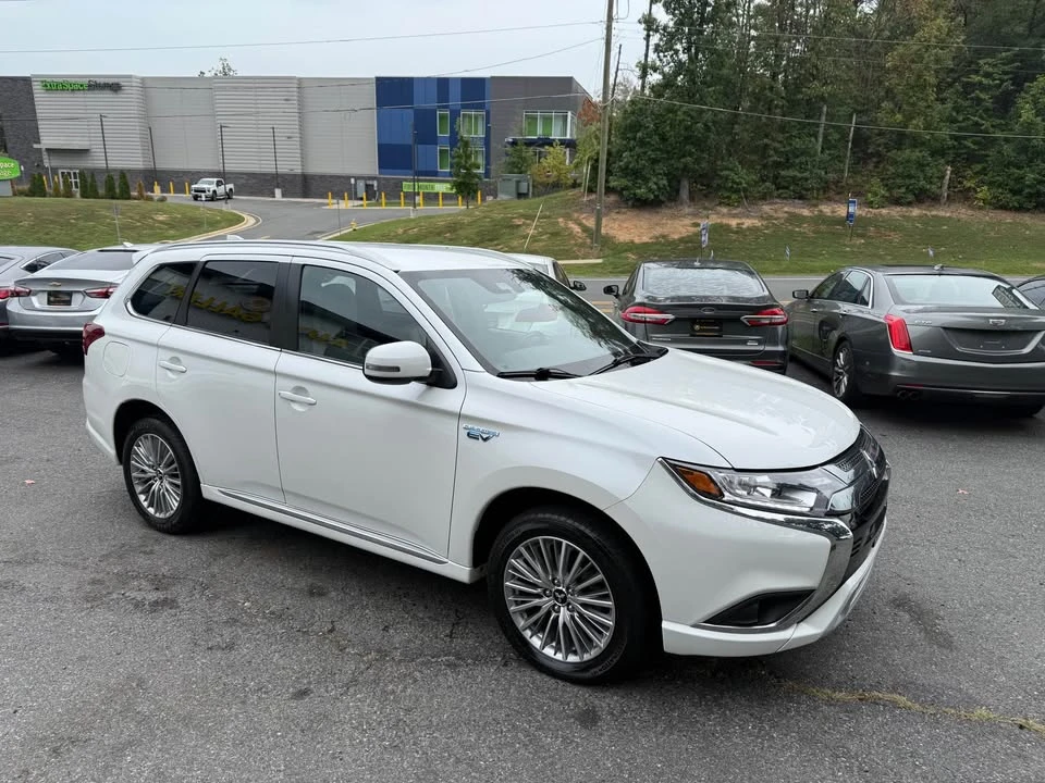 2022 Mitsubishi Outlander - Image 7 of 19
