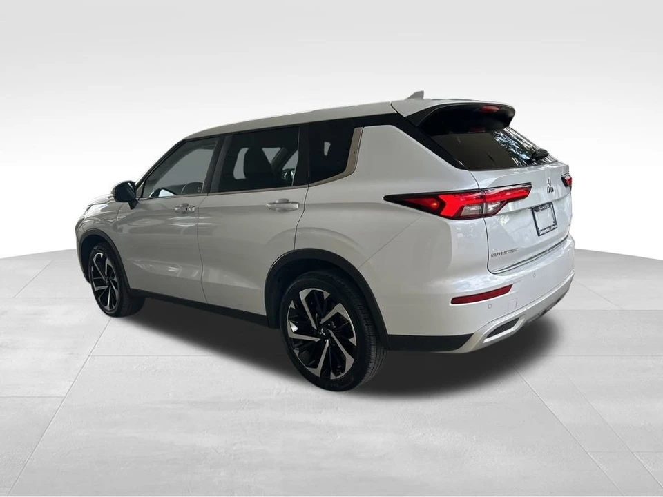 2022 Mitsubishi Outlander - Image 4 of 12