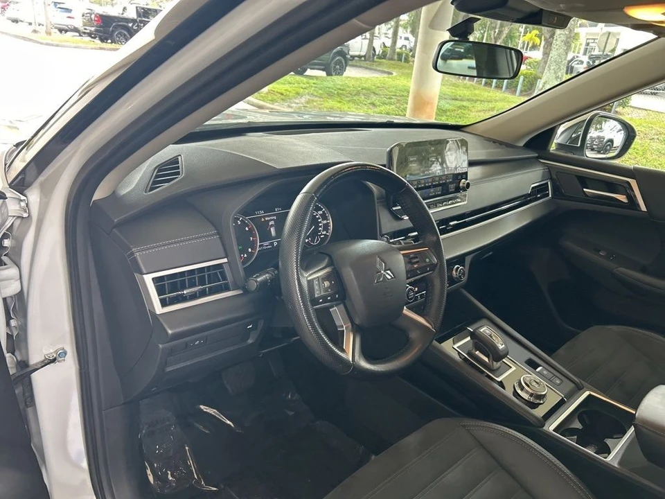 2022 Mitsubishi Outlander - Image 6 of 12