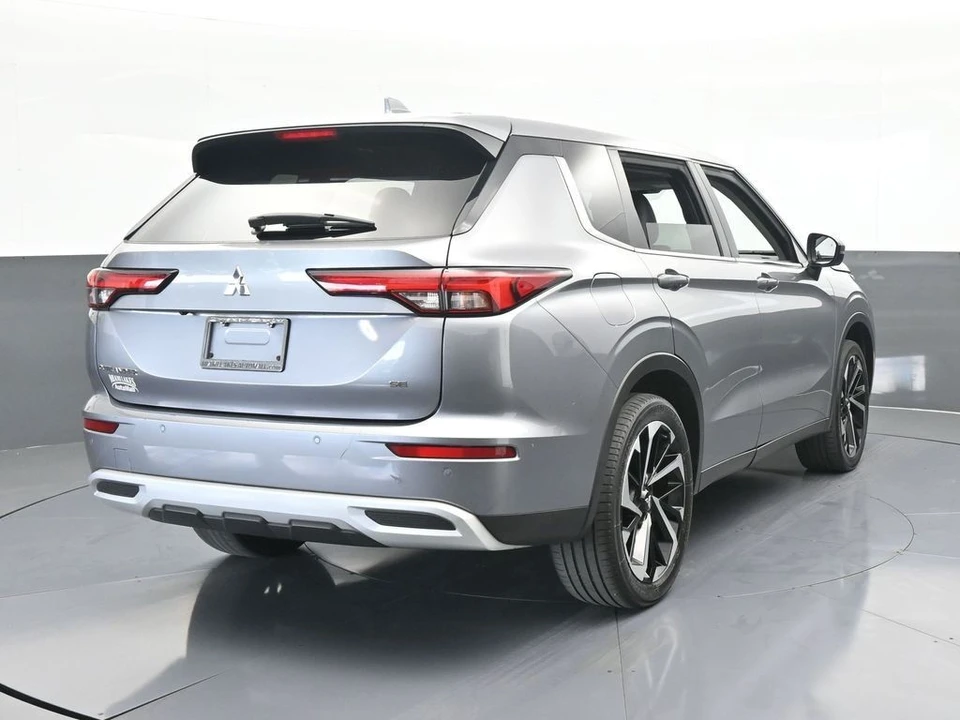 2022 Mitsubishi Outlander - Image 5 of 12