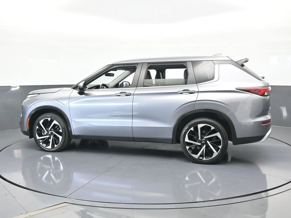 2022 Mitsubishi Outlander - Image 3 of 12