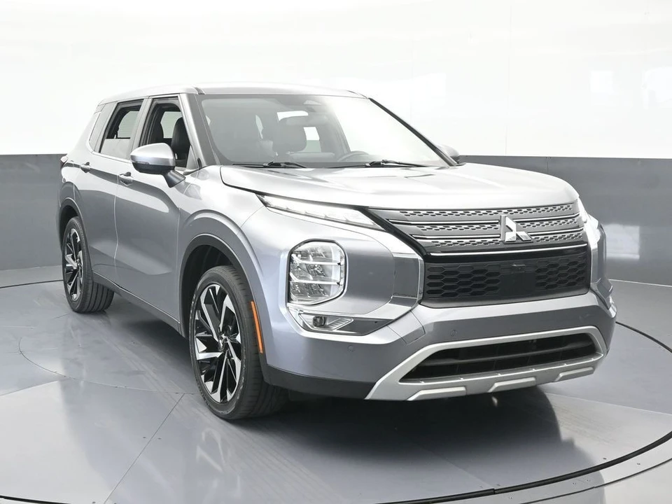 2022 Mitsubishi Outlander - Image 9 of 12