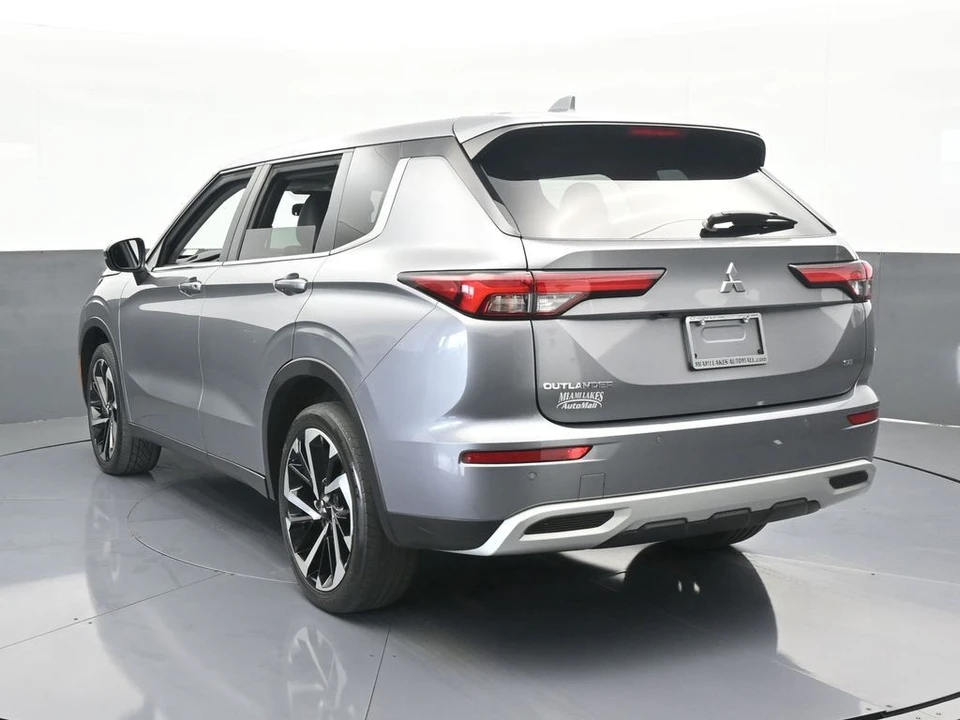2022 Mitsubishi Outlander - Image 4 of 12