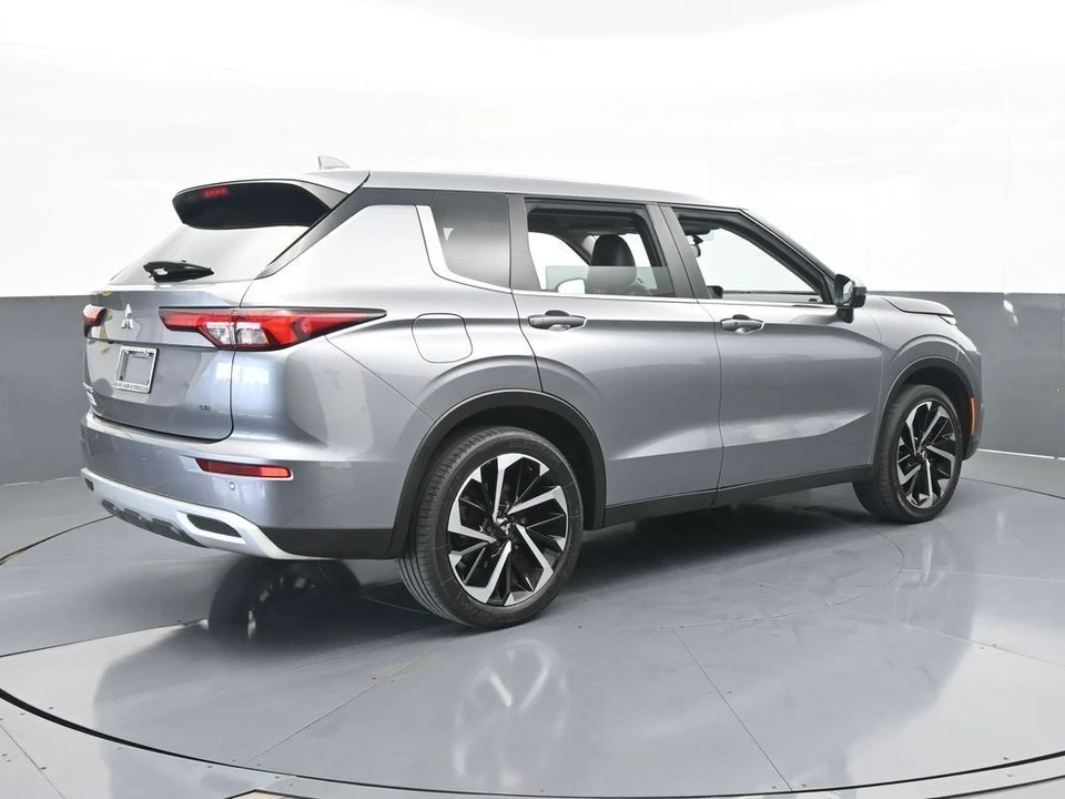 2022 Mitsubishi Outlander - Image 6 of 12