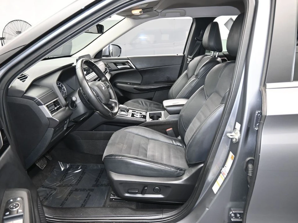 2022 Mitsubishi Outlander - Image 11 of 12