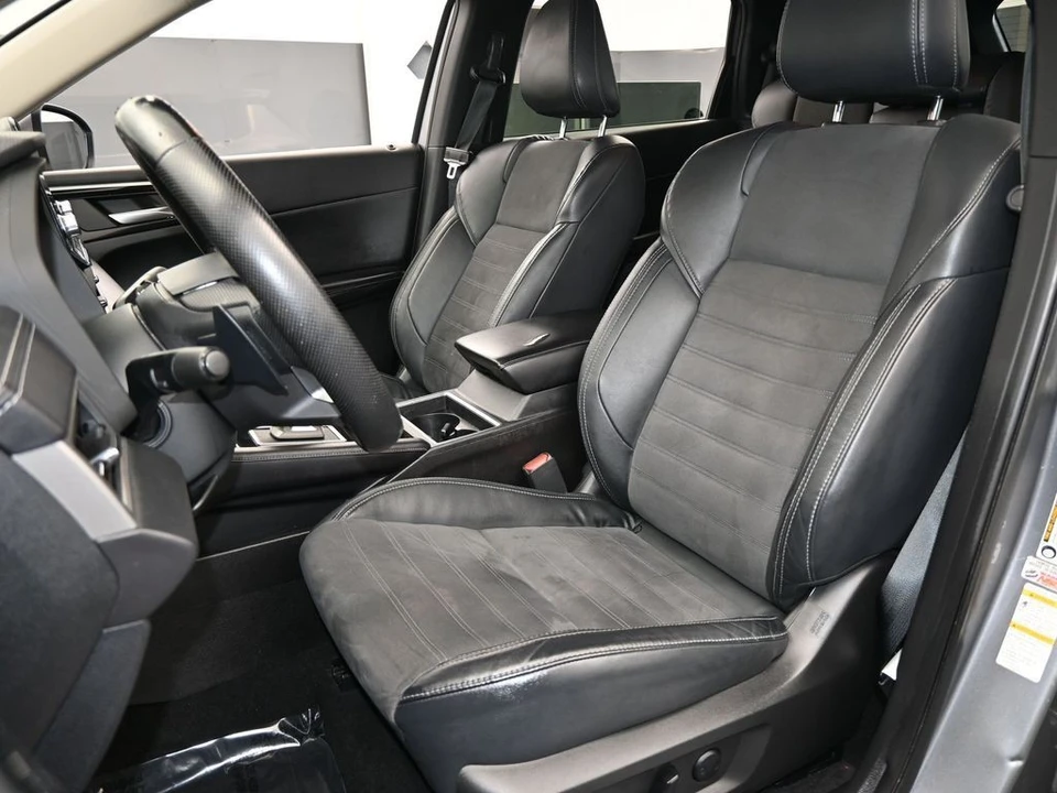 2022 Mitsubishi Outlander - Image 10 of 12